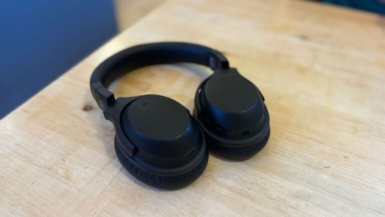 Final UX2000 headphones review: Brilliant noise canceling on a budget